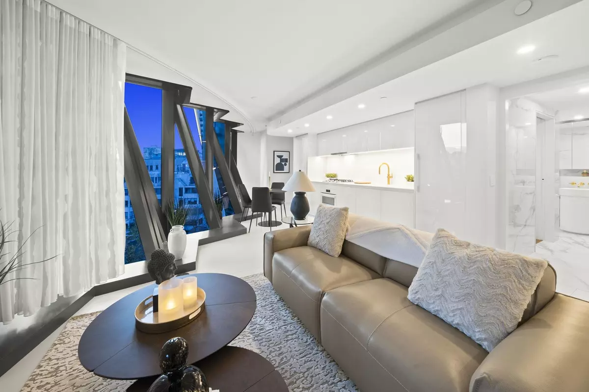 Vancouver, BC V6E 0E5,1033 Nelson ST #703