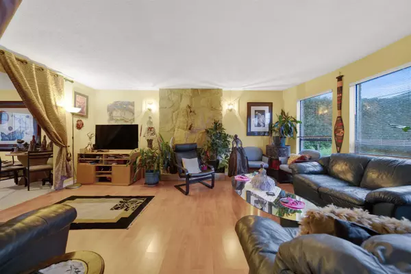 Burnaby, BC V3N 3Y6,7893 Cumberland ST