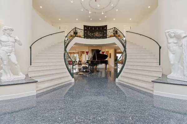 West Vancouver, BC V7S 2A9,848 Eyremount DR