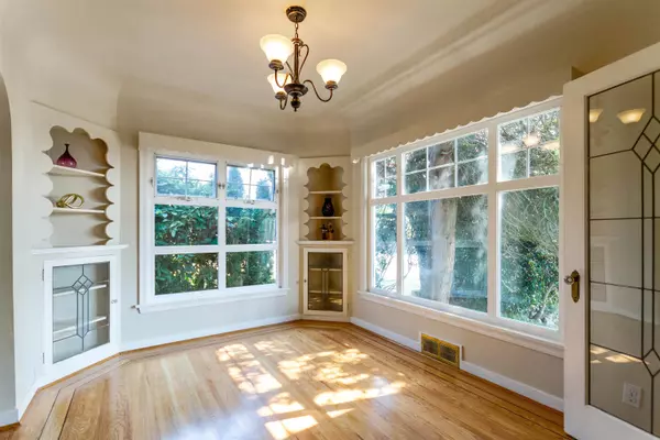 New Westminster, BC V3M 3J3,1602 Tenth AVE