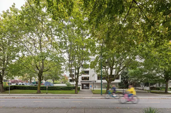 1995 Beach AVE #301, Vancouver, BC V6G 2Y3