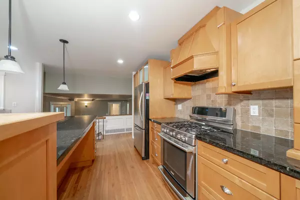 1949 134 ST Surrey, BC V4A 4C5