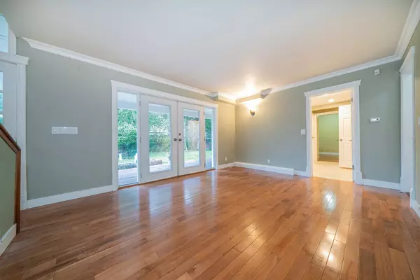 1949 134 ST Surrey, BC V4A 4C5