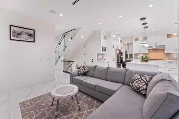 16620 18b AVE Surrey, BC V3Z 1A2