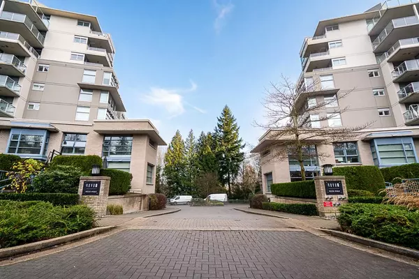 Burnaby, BC V5A 0A4,9262 University CRES #401