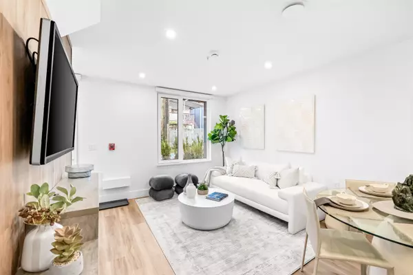 Vancouver, BC V5N 1B6,2250 E 1st AVE #131