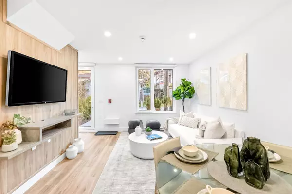 Vancouver, BC V5N 1B6,2250 E 1st AVE #315