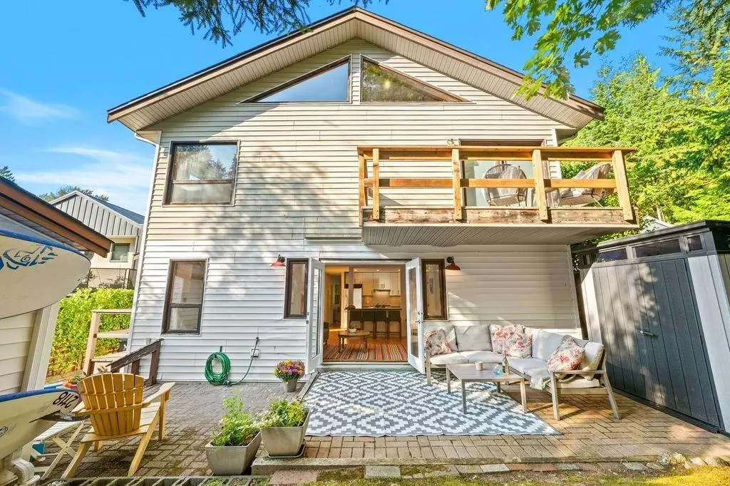 North Vancouver, BC V7G 1H7,4565 Cove Cliff RD