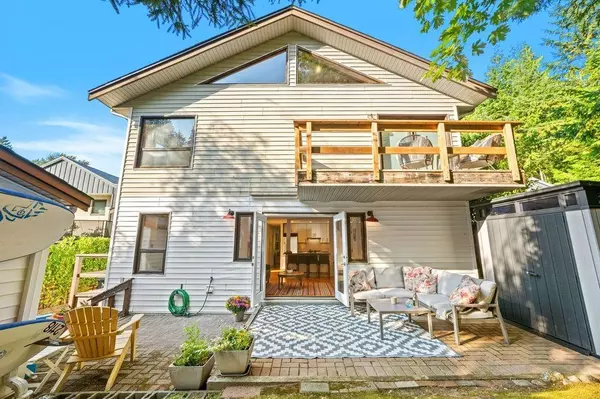 4565 Cove Cliff RD, North Vancouver, BC V7G 1H7