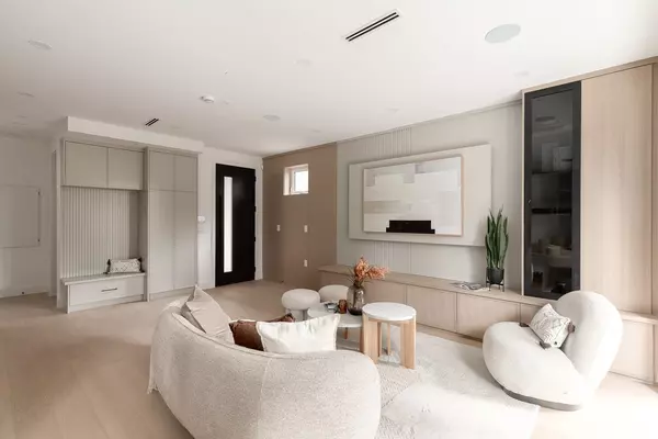 Vancouver, BC V5Y 2C7,475 W 20th AVE #2