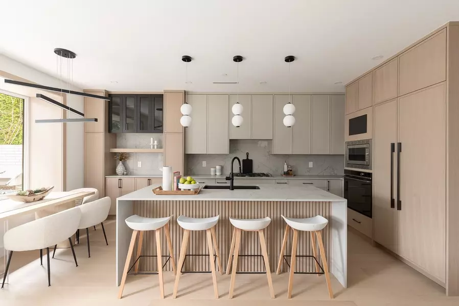 475 W 20th AVE #2, Vancouver, BC V5Y 2C7