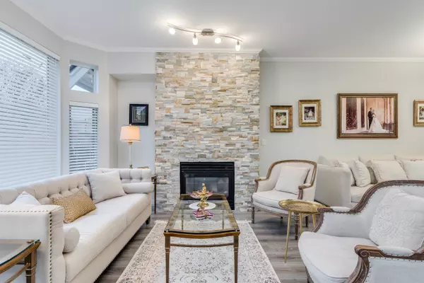 North Vancouver, BC V7L 1P4,233 E 6th ST #4