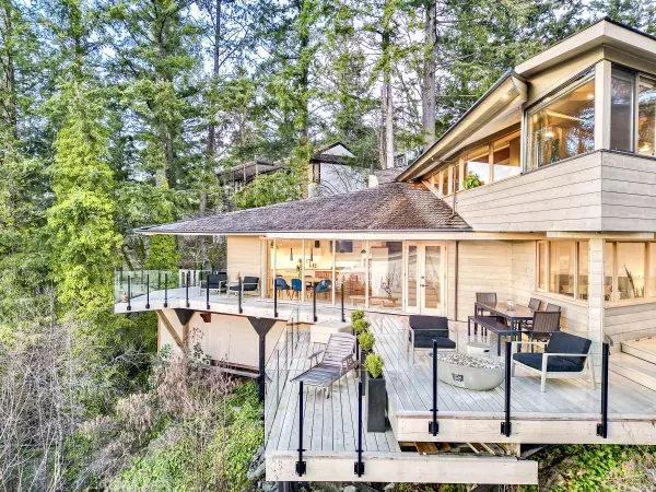 West Vancouver, BC V7W 1W7,6011 Eagleridge DR