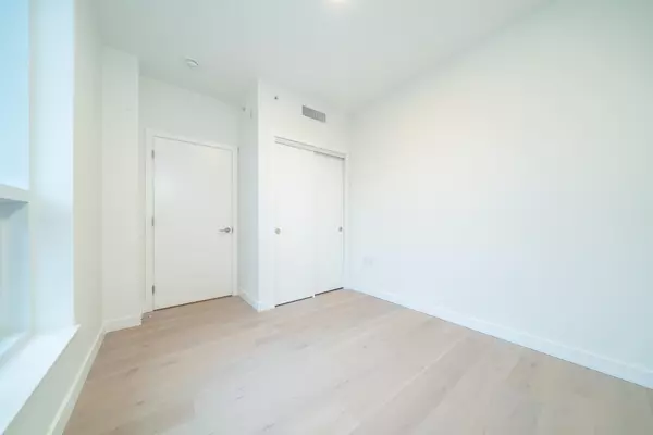 Vancouver, BC V5Z 2Z7,5212 Cambie ST #213