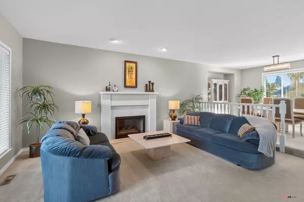 Surrey, BC V4A 8K4,14082 17 AVE