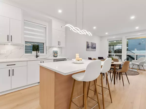 16689 16 AVE #102 Surrey, BC V3K 3V9