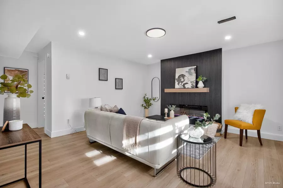 9831 Glenthorne DR, Richmond, BC V7A 1Y3