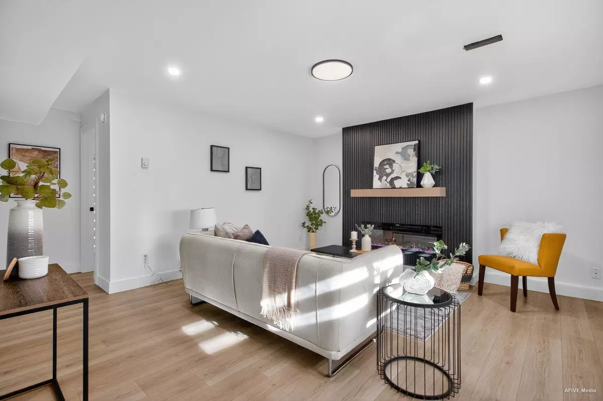 Richmond, BC V7A 1Y3,9831 Glenthorne DR