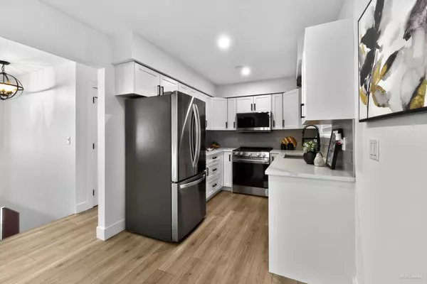 Richmond, BC V7A 1Y3,9831 Glenthorne DR