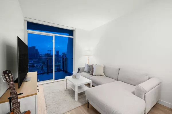 Burnaby, BC V5C 0N4,2181 Madison AVE #2607