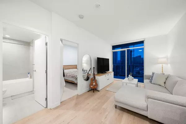 Burnaby, BC V5C 0N4,2181 Madison AVE #2607