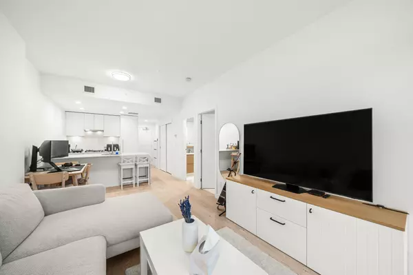 Burnaby, BC V5C 0N4,2181 Madison AVE #2607