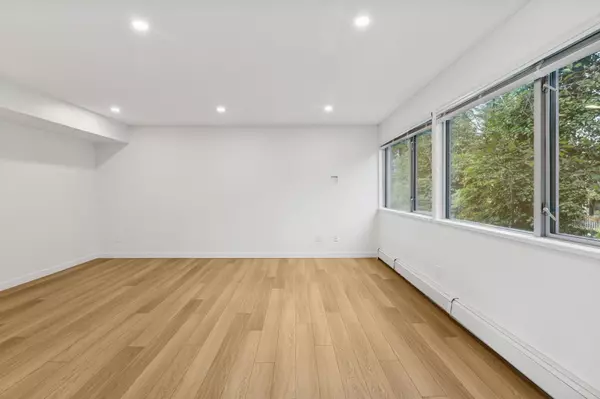 North Vancouver, BC V7N 2L5,879 Westview CRES