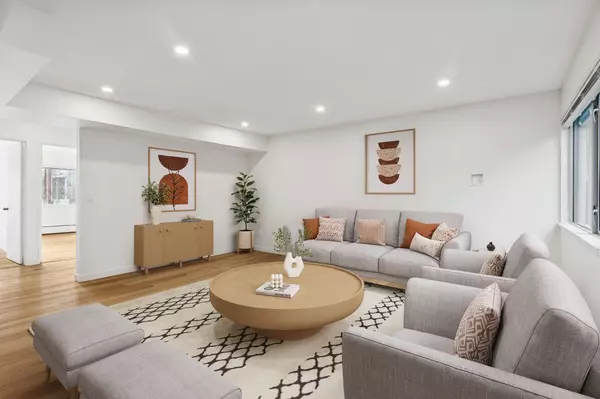 879 Westview CRES, North Vancouver, BC V7N 2L5