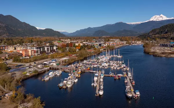 Squamish, BC V8B 0C3,1365 Victoria ST #402