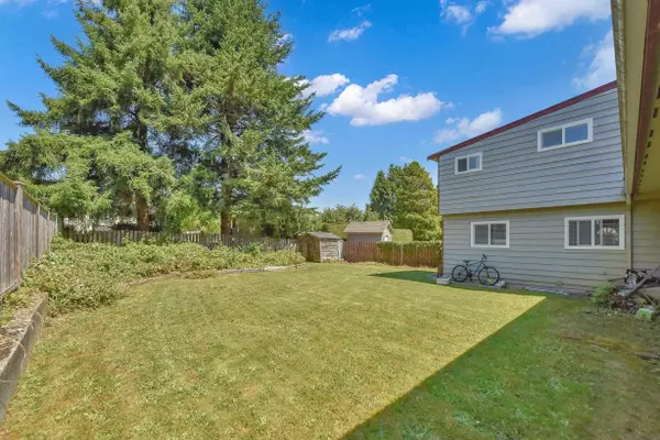 White Rock, BC V4B 2S5,15835 Russell AVE