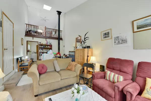 White Rock, BC V4B 2S5,15835 Russell AVE