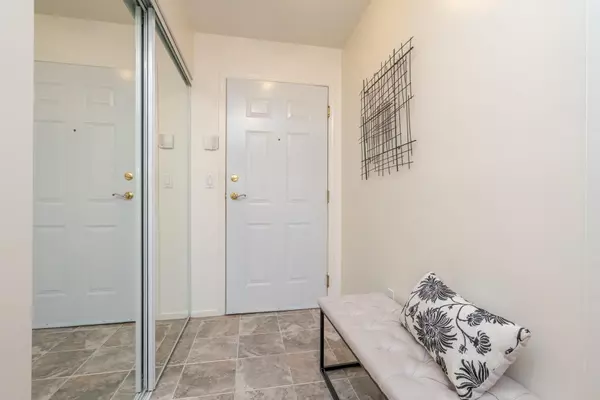 Tsawwassen, BC V4M 4E7,5556 14th AVE #108