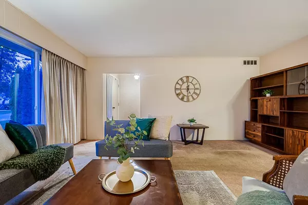 Surrey, BC V3R 5A7,11055 Oriole DR