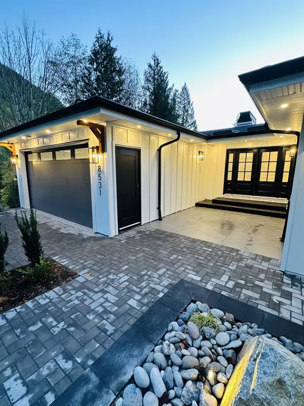 West Vancouver, BC V7W 2W3,8531 Ansell PL