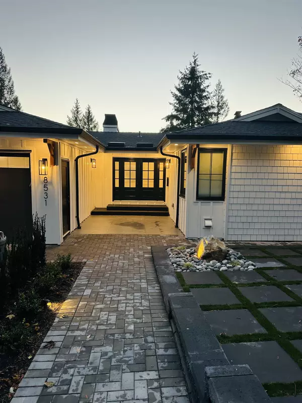 West Vancouver, BC V7W 2W3,8531 Ansell PL