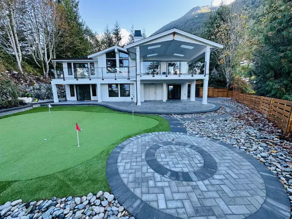 West Vancouver, BC V7W 2W3,8531 Ansell PL