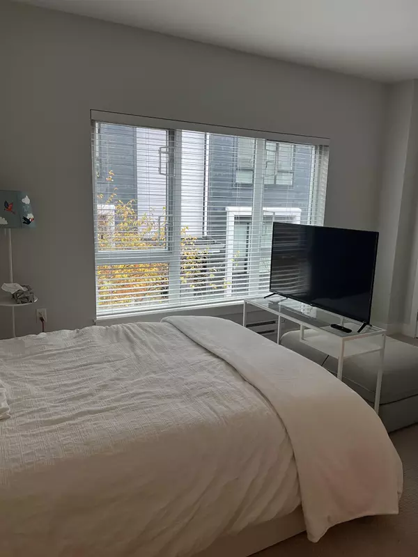 Surrey, BC V3Z 0S4,2280 163 ST #142