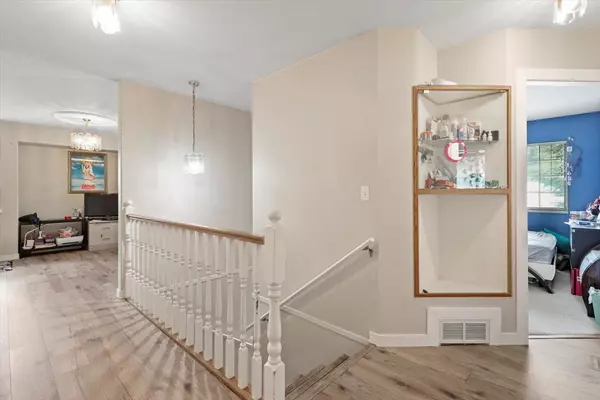 Mission, BC V2V 3N1,8036 Cedar ST