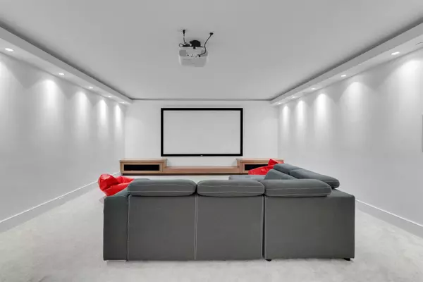 White Rock, BC V4B 4N2,1440 Maple ST