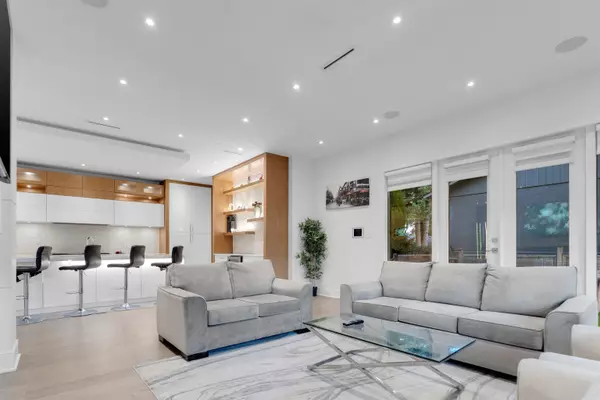 White Rock, BC V4B 4N2,1440 Maple ST