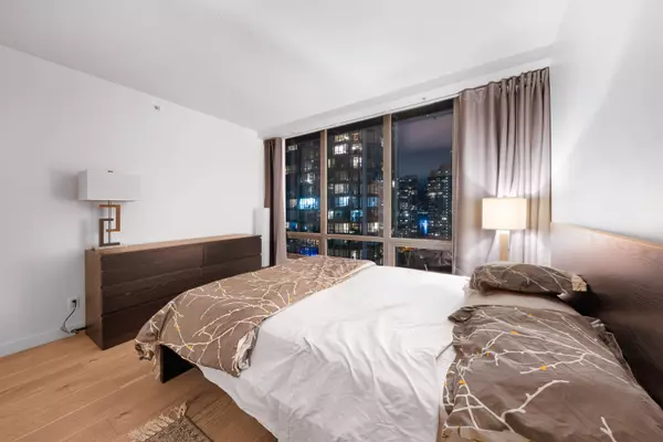 1200 W Georgia ST #1203 Vancouver, BC V6E 4R2