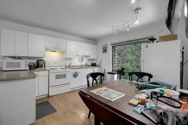 Surrey, BC V3T 3G2,10956 128a ST