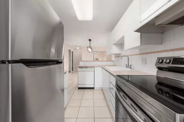 Burnaby, BC V5E 4K2,6622 Southoaks CRES #306