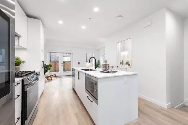 North Vancouver, BC V7L 1E1,535 E 2nd ST #135