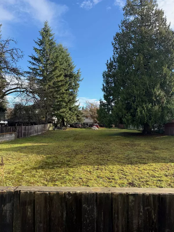 Coquitlam, BC V3J 4Z2,892 Macintosh ST