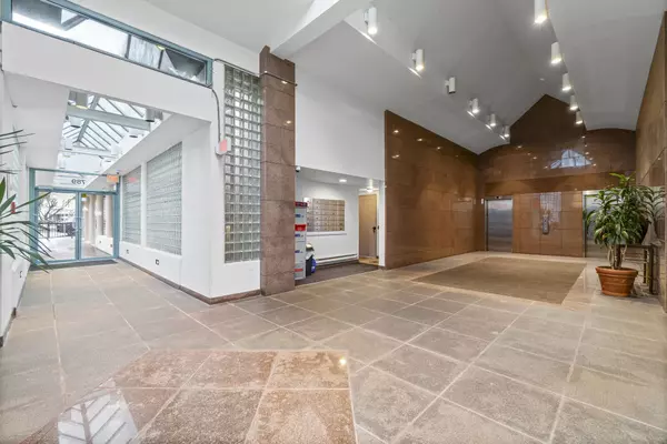 Vancouver, BC V6E 2B1,789 Jervis ST #501