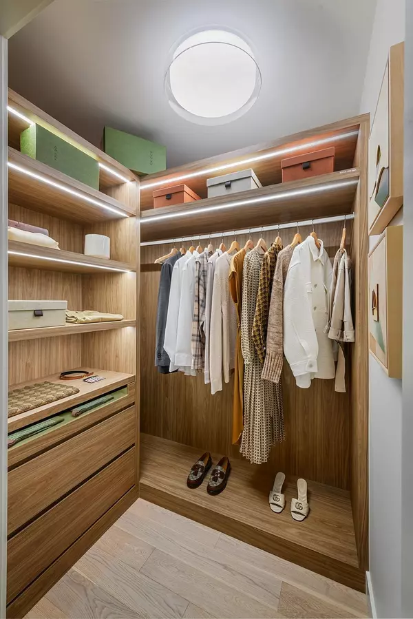 Burnaby, BC V3N 0J8,7728 Park CRES #1204