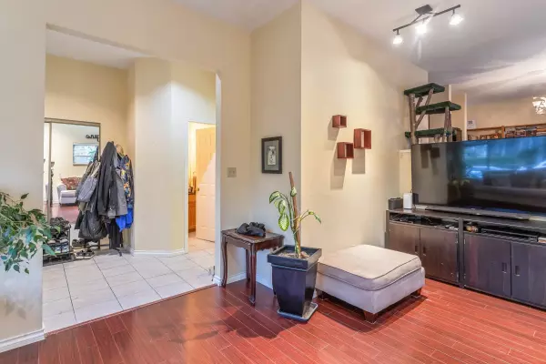 Vancouver, BC V6K 2B4,2586 W 8th AVE