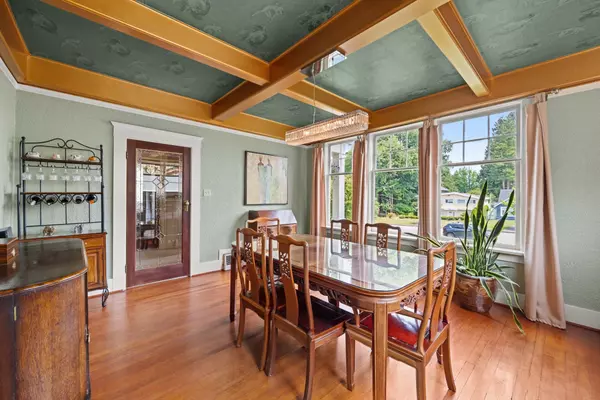 New Westminster, BC V3L 2Y4,922 Fifth ST