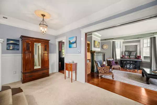 New Westminster, BC V3L 2Y4,922 Fifth ST